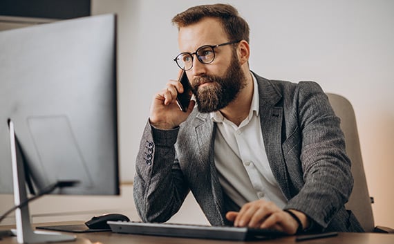 employee on the phone